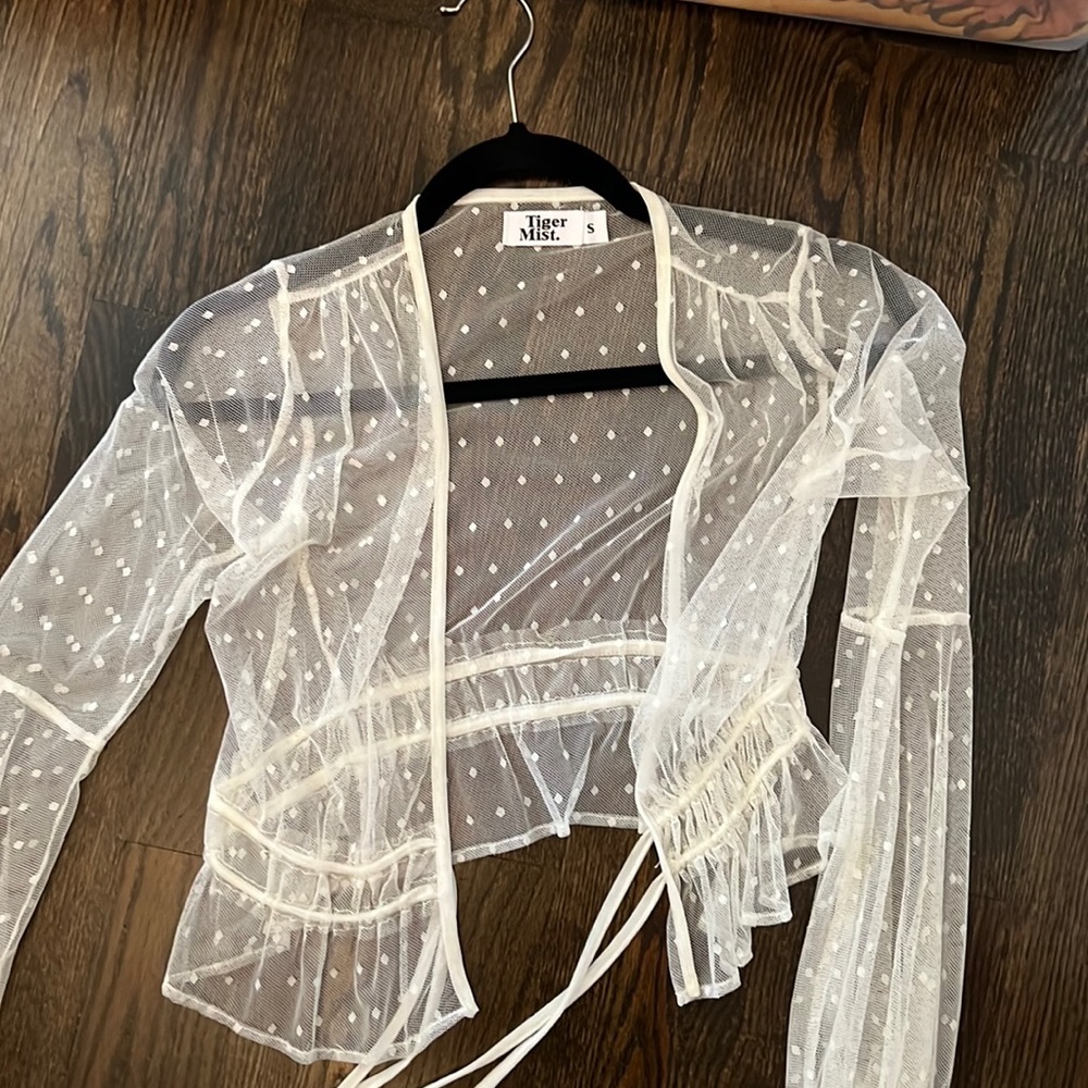 Tiger mist white poka dot long sleeve top size small worn once